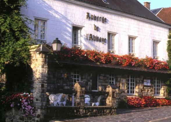 Auberge De L'abbaye Signy-lʼAbbaye Exteriör bild